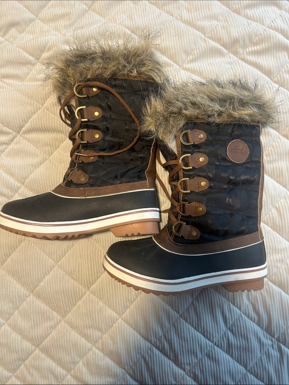 Women’s Faux Fur Lace-Up Winter Boots in Brown and Black
